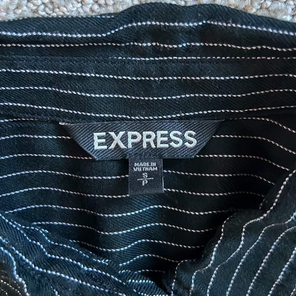 Express button down - Picture 2 of 3